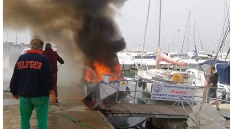 Πυρκαγιά σε σκάφος στη μαρίνα Καλλιθέας - Δεν υπήρχε νερό στους κρουνούς (Photos) - Media