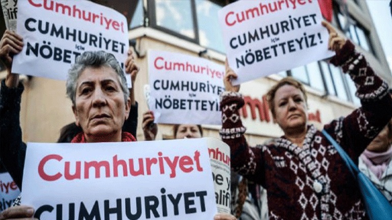 Επέστρεψαν στη φυλακή έξι στελέχη της Cumhuriyet - Media