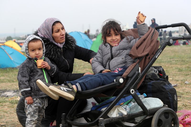 Διαβατά: Αποχώρησαν οι πρώτοι πρόσφυγες (Video) - Media