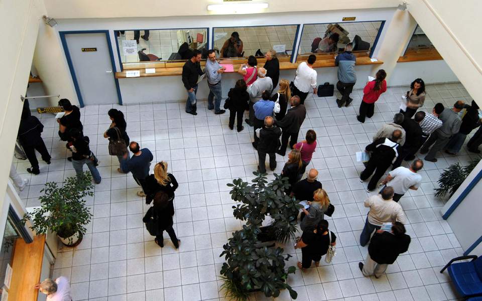 Πολύ στενό μαρκάρισμα στους οφειλέτες του Δημοσίου - Χτύπησαν κόκκινο οι κατασχέσεις - Media