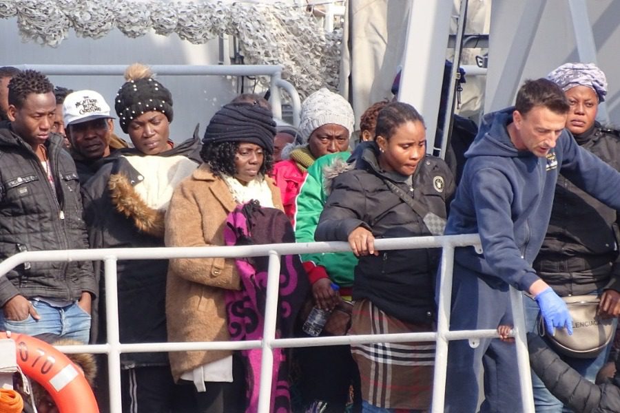 Μυτιλήνη: Αντιδράσεις για τη μεταφορά, από τη Σάμο, 56 αιτούντων άσυλο	 - Media