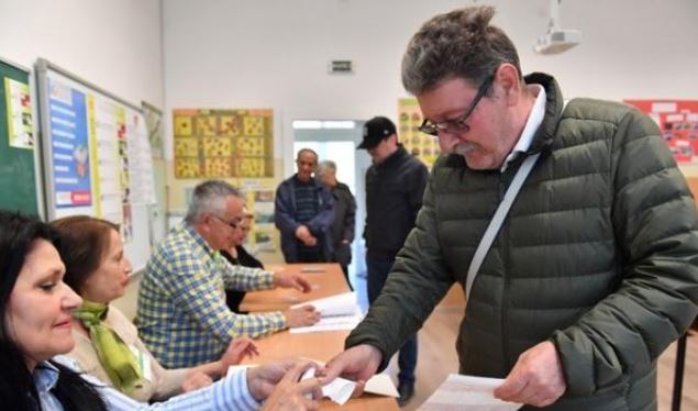 Β. Μακεδονία: Σε εξέλιξη η ψηφοφορία για τις προεδρικές εκλογές - Οι υποψήφιοι και το χαμηλό ποσοστό συμμετοχής - Media