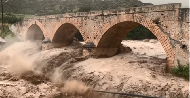 Γέφυρα 100 ετών στον Μύρτο στην Ιεράπετρα κινδυνεύει να καταρρεύσει από την κακοκαιρία (Video) - Media