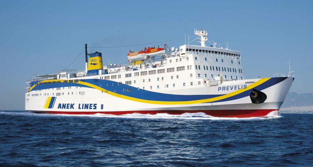 Μικρό ρήγμα στο «Πρέβελης» μετά από πρόσκρουση σε λιμάνι της Καρπάθου - Ταλαιπωρία για τους επιβάτες - Media