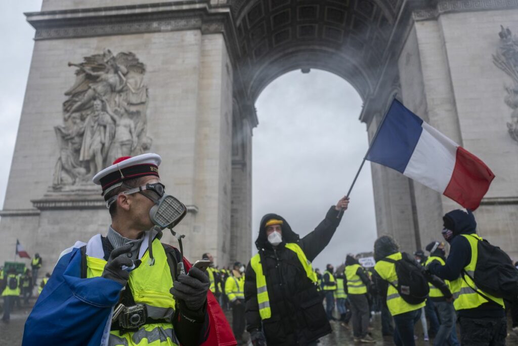 «Αστακός» το Παρίσι ενόψει Πρωτομαγιάς - Στο δρόμο 7.400 αστυνομικοί - Media
