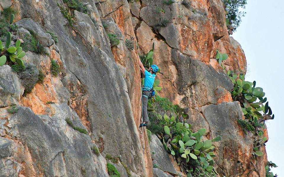 Τραυματισμός Γερμανού αναρριχητή από πτώση στο Λεωνίδιο - Media