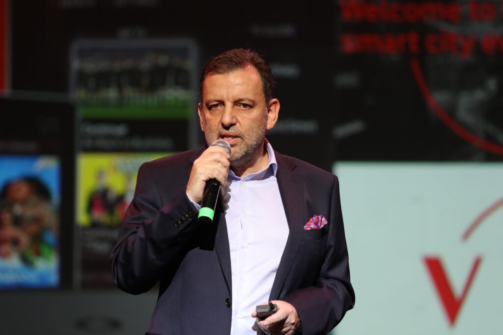 Η Vodafone ενισχύει τα καταστήματα Vodafone συνδυάζοντας το ψηφιακό με το φυσικό περιβάλλον - Media