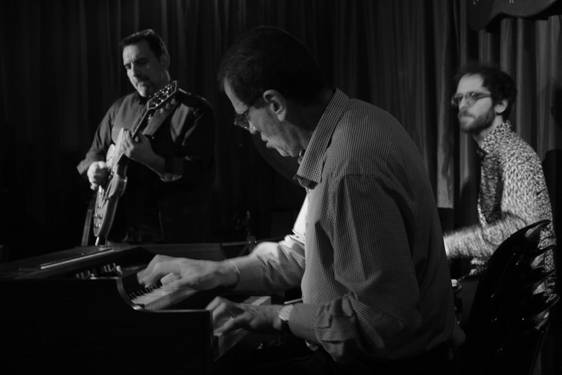 Flying Jazz Trio - Nostalgia - Media