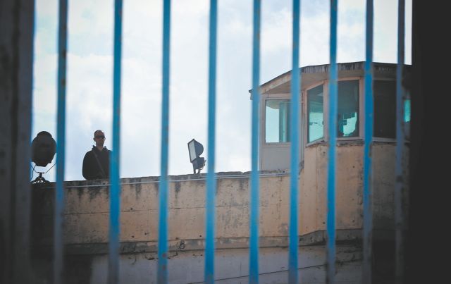 Δικηγόρος που απολογείται για τη «μαφία των φυλακών» εμπλέκει τον Φλώρο της Energa - Media