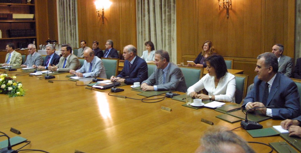 Πρώην Υπουργός του Σημίτη έχει βάλει «λυτούς και δεμένους»  για να πάει στον ΣΥΡΙΖΑ - Media