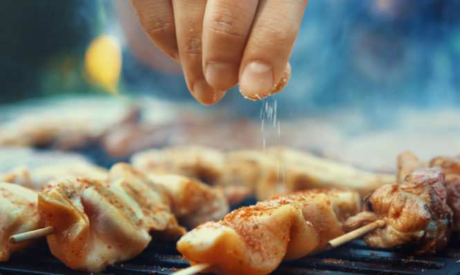 Ποιες τροφές θα σας βοηθήσουν να κόψετε το κάπνισμα  - Media