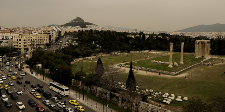 Σκόνη, βροχή και λάσπη - Ο καιρός της Μ. Πέμπτης - Media