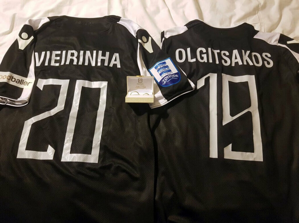 Οπαδός του ΠΑΟΚ έβαλε ...κουλούρα επειδή «παίρνει» πρωτάθλημα - Το είχε υποσχεθεί στη μάνα του τo 1999 (Photo) - Media