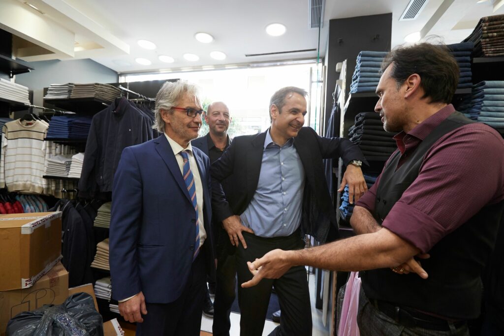 Περιοδεία Μητσοτάκη από τον Πειραιά μαζί με τον Ν. Βλαχάκο - Media