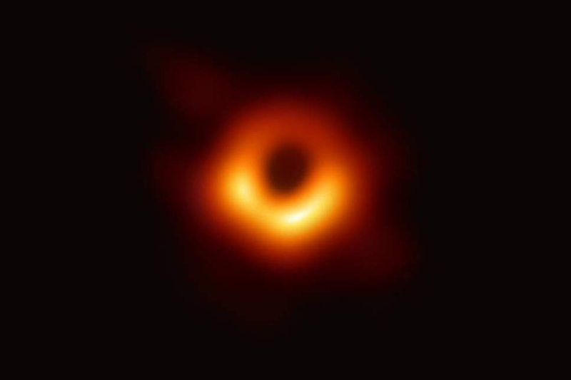Ιστορική στιγμή: Αυτή είναι η εικόνα της μαύρης τρύπας - Δείτε το βίντεο από την NASA - Media