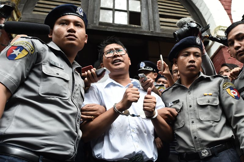 Μιανμάρ: Στο ανώτατο δικαστήριο οι δημοσιογράφοι του Reuters που κατηγορούνται για αποκάλυψη κρατικών μυστικών - Media
