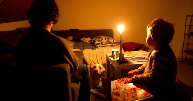 Πάτρα: Κοριτσάκι έπαθε εγκαύματα από κερί που χρησιμοποιούσε η οικογένεια του – Ζούσαν χωρίς ρεύμα - Media