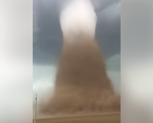 Ρουμανία: Σίφωνας σαν πυρηνικό «μανιτάρι» σαρώνει αγροτική έκταση (Video) - Media