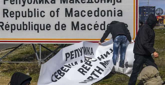 Βόρεια Μακεδονία: Η πινακίδα με το νέο όνομα της χώρας στο κτίριο της κυβέρνησης - Media