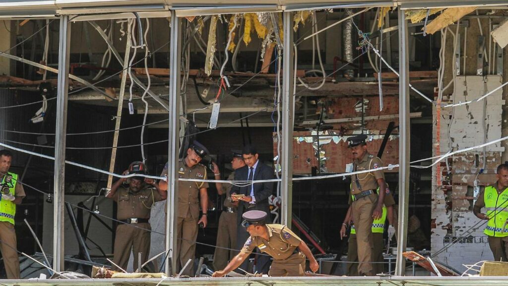 Τρόμος στη Σρι Λάνκα: Εύποροι και μορφωμένοι οι βομβιστές που σκόρπισαν το θάνατο (Photos) - Media