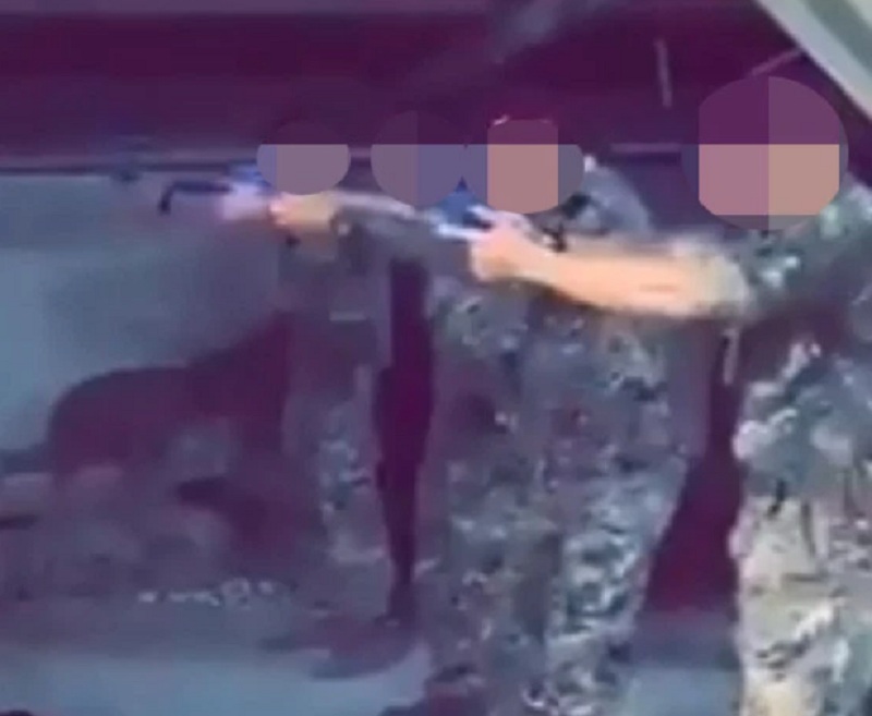 Βρετανοί στρατιώτες κάνουν σκοποβολή με στόχο το πρόσωπο του Κόρμπιν (Video) - Media