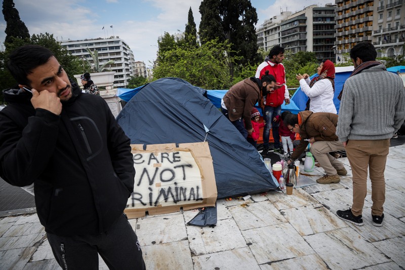 Υπουργείο Μεταναστευτικής Πολιτικής: Να μεταφερθούν σε θέσεις φιλοξενίας όσοι έχουν κατασκηνώσει στο Σύνταγμα - Media