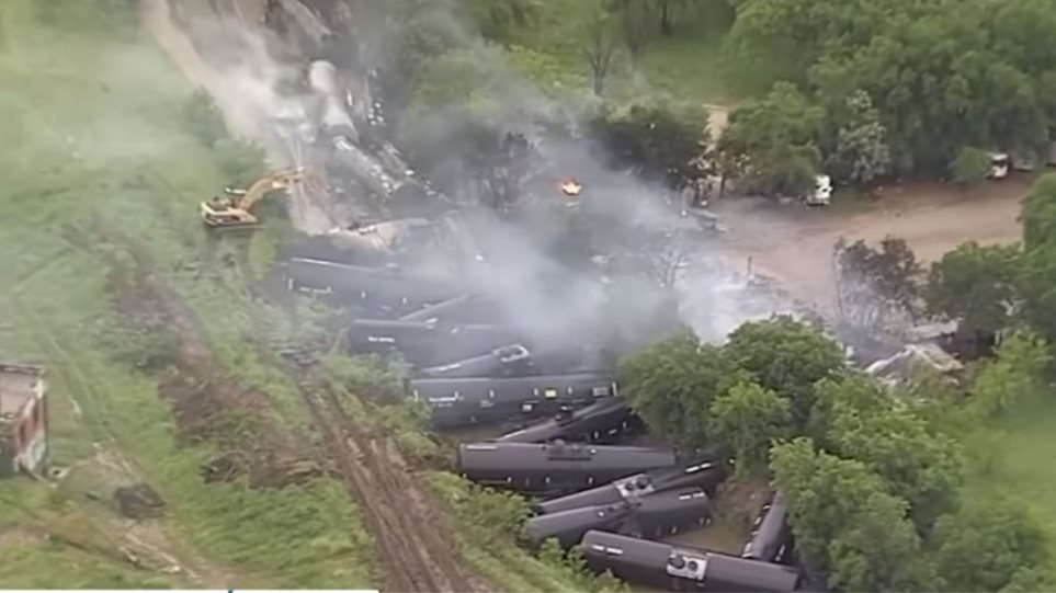 Εκτροχιάστηκε τρένο που μετέφερε αιθανόλη στο Τέξας - Απομάκρυνση κατοίκων από την περιοχή (Video) - Media