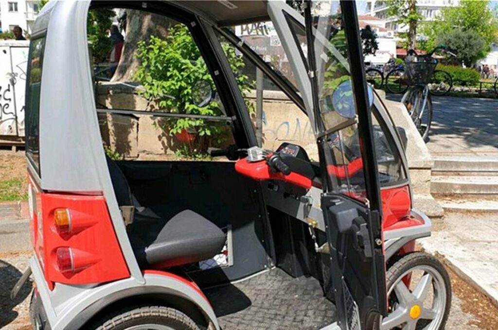 Δοκιμαστικά για ένα χρόνο δωρεάν ηλεκτροκίνητα οχήματα στα Τρίκαλα  - Media