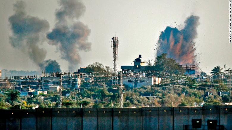 «Βροχή» ρουκετών στο Ισραήλ: Έξι Παλαιστίνιοι νεκροί κι ένας Ισραηλινός - Media