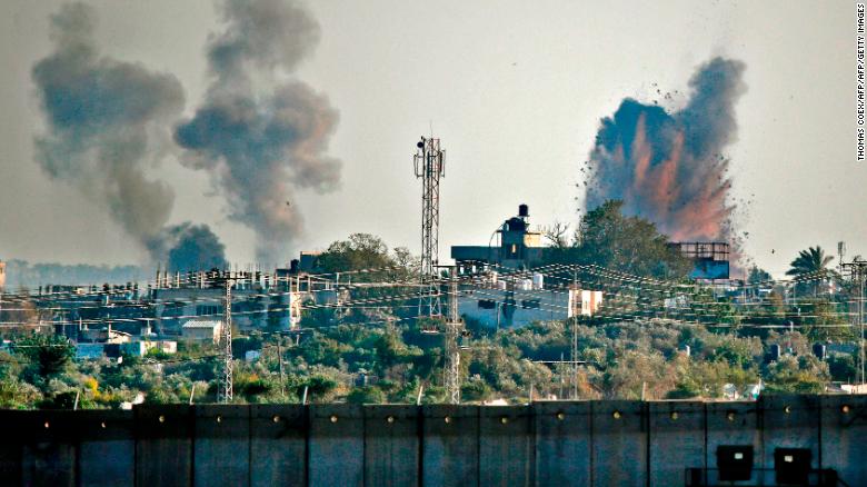 «Βροχή» ρουκετών στο Ισραήλ: Έξι Παλαιστίνιοι νεκροί κι ένας Ισραηλινός - Media