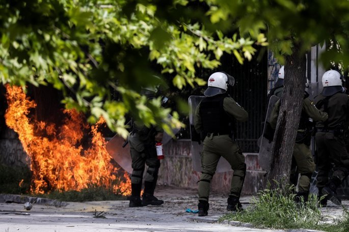 Επεισόδια στο Πολυτεχνείο μετά την πορεία - Media
