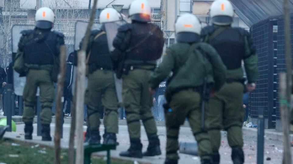 Επεισόδια οπαδών της ΑΕΚ με ΜΑΤ - Media