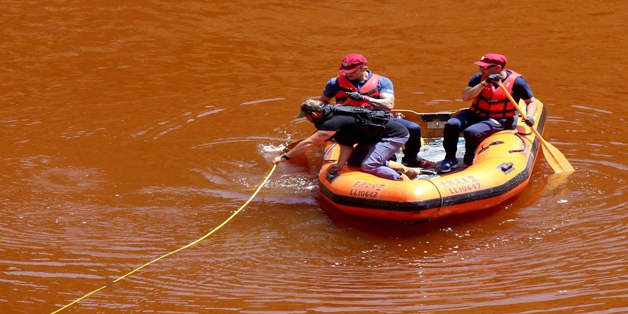 Γρήγορες εξελίξεις στην Κύπρο: Δεύτερη τσιμεντόπλακα στο βυθό της λίμνης που ο «Ορέστης» πέταξε την πρώτη σορό - Media