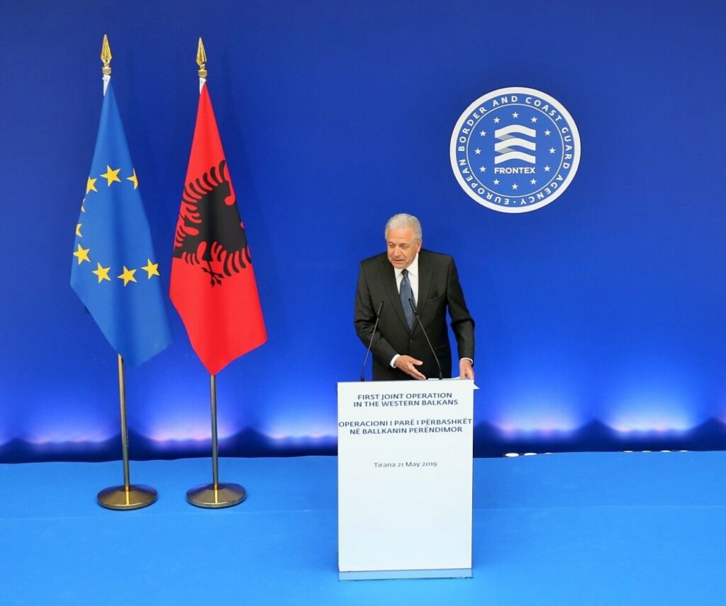 Αβραμόπουλος: Εγκαινιάζουμε ένα καινούριο κεφάλαιο για τη μετανάστευση και τη διαχείριση των συνόρων με την Αλβανία (Photos) - Media