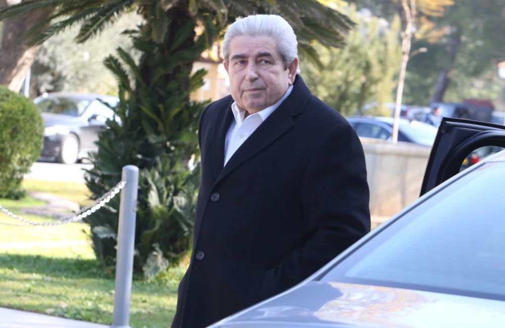 Κύπρος: Παραμένει διασωληνωμένος ο Δημήτρης Χριστόφιας -  Στο πλευρό του η οικογένειά του - Media