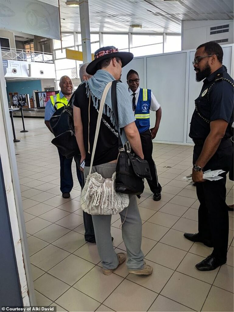 Λάκης Λαζόπουλος: «Κάθε φορά που οι αριστεροί βγάζουν λεφτά, έχουν ενοχές» (Video) - Media