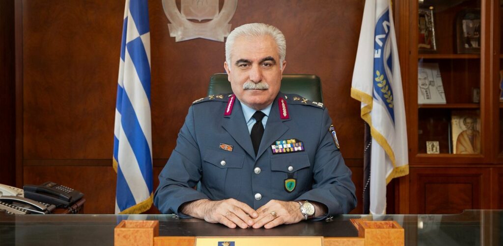 «Ασκούσε εποπτικά καθήκοντα»: Τι απαντά η ΕΛ.ΑΣ για την παρουσία του αρχηγού σε ομιλία Τσίπρα - Media