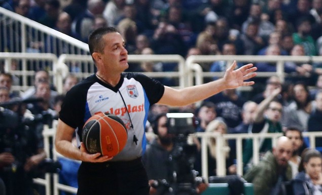 Οπαδοί του Ολυμπιακού στο σπίτι του Αναστόπουλου - Media