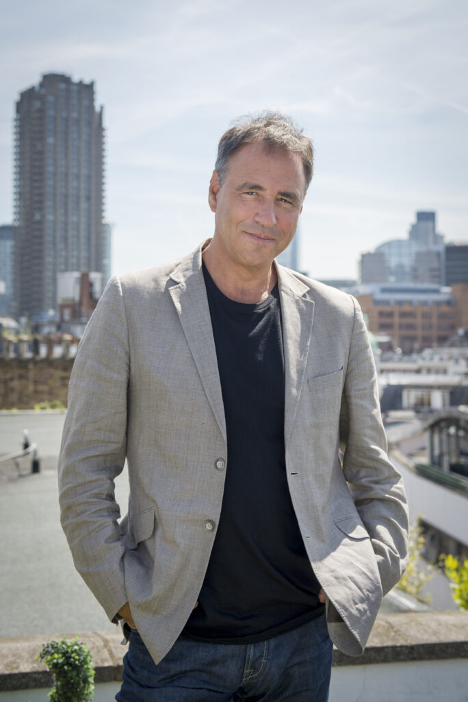 Anthony Horowitz: Ο χαρισματικός, πολυβραβευμένος Βρετανός συγγραφέας και storyteller συναντά για πρώτη φορά τους Έλληνες αναγνώστες, στα ΒΡΑΒΕΙΑ ΒΙΒΛΙΟΥ PUBLIC 2019 - Media