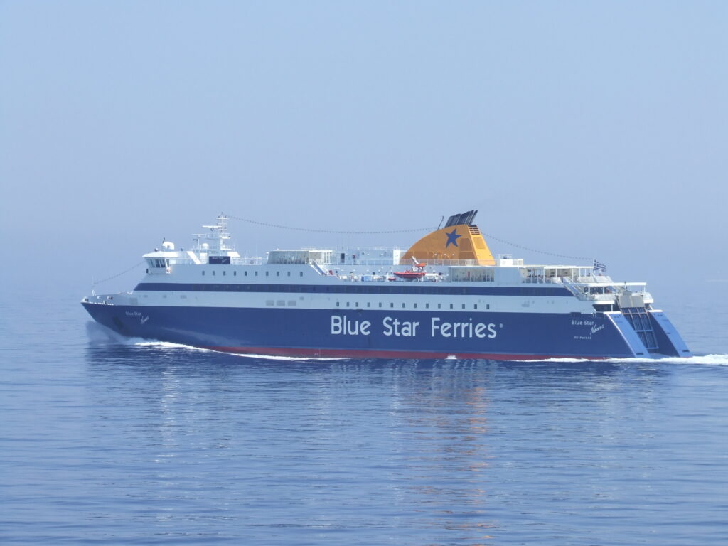 Στον Πειραιά επιστρέφει το Blue Star Paros λόγω μηχανικής βλάβης	 - Media