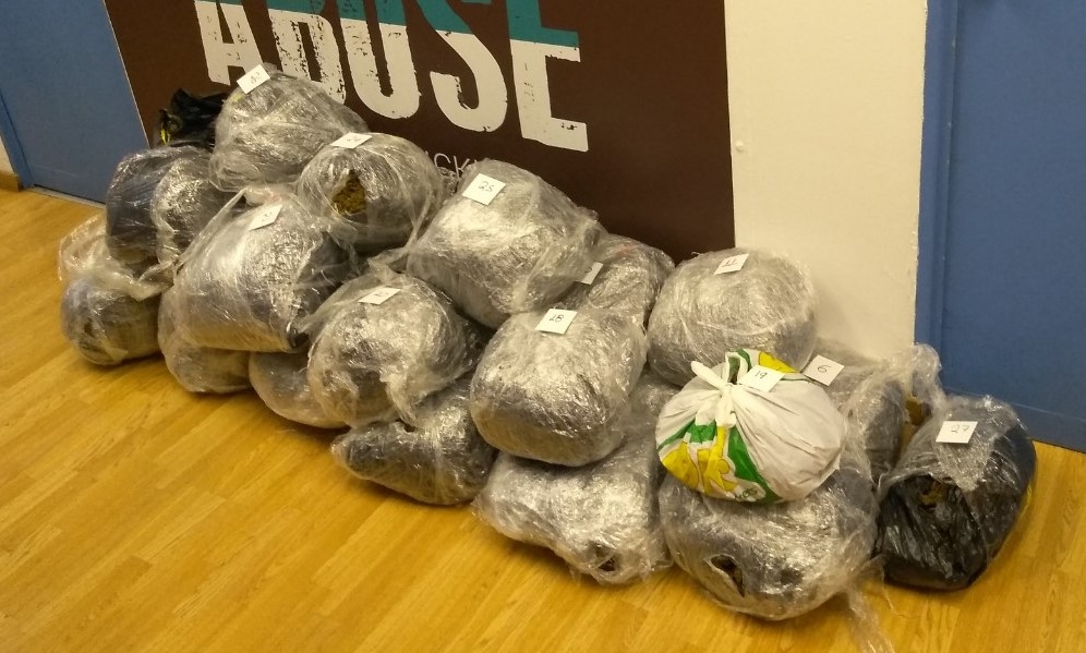 Επιχείρηση «σκούπα» στα Εξάρχεια: Πάνω από 150 κιλά κάνναβη (Photos) - Media