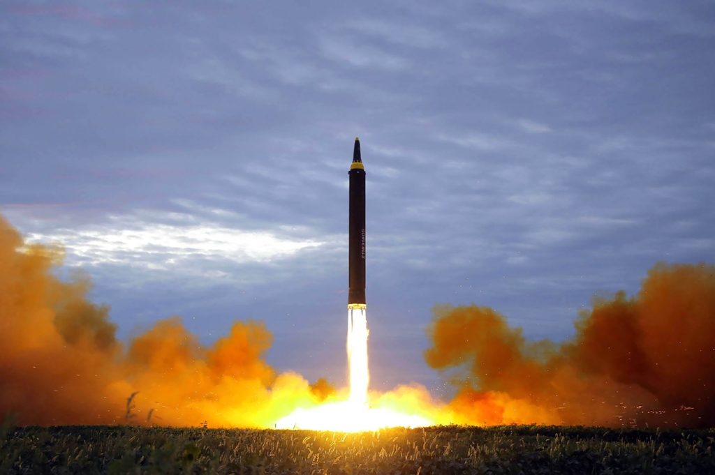 Ν. Κορέα: Εκτόξευση δύο πυραύλων από τη Β. Κορέα για την αποτυχία της συνάντησης με Τραμπ - Media