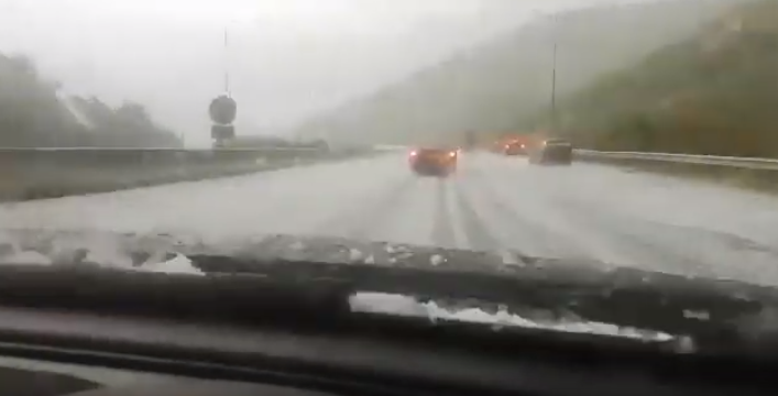 «Στα λευκά» η Κοζάνη λόγω ισχυρής χαλαζόπτωσης (Video) - Media