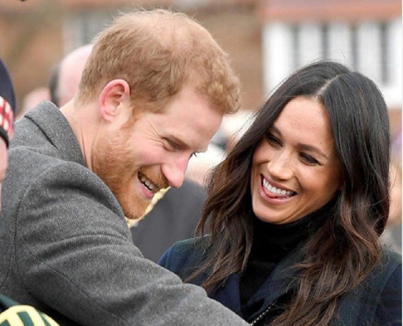 Είχε «αετίσιο μάτι» - Εντόπισε τον πρίγκιπα Χάρι σε εμπορική πτήση (Photos) - Media