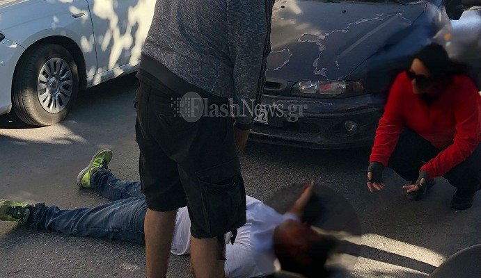 Χανιά: Ξάπλωσε στον δρόμο και απαιτούσε να τον διορίσουν σε τράπεζα για να πάρει σύνταξη (Photos) - Media