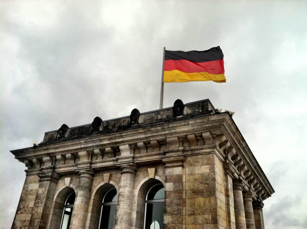Διχασμένοι οι Γερμανοί με τον εθνικό τους ύμνο: Είναι υπερβολικά ή ελάχιστα εθνικιστικός; - Media