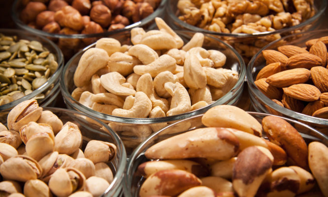 Καρκίνος παχέος εντέρου - χοληστερίνη - καρδιά: Ποιος ξηρός καρπός μας προστατεύει - Media