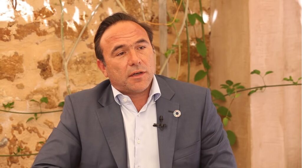 Πέτρος Κόκκαλης: Αυτά είπα για Μαρινάκη, Μητσοτάκη,  Μπακογιάννη και τα έκοψε η Νέα Τηλεόραση Κρήτης (Video) - Media