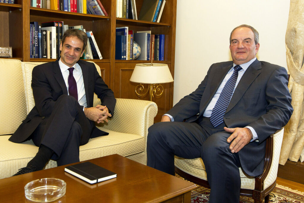 Τετ α τετ Μητσοτάκη - Καραμανλή στη Βουλή - Media