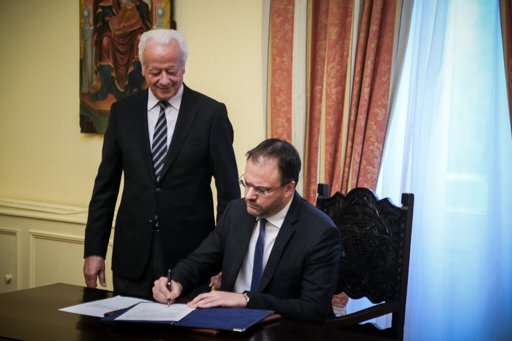 Ορκίστηκε υπουργός Τουρισμού ο Θεοχαρόπουλος  - Media